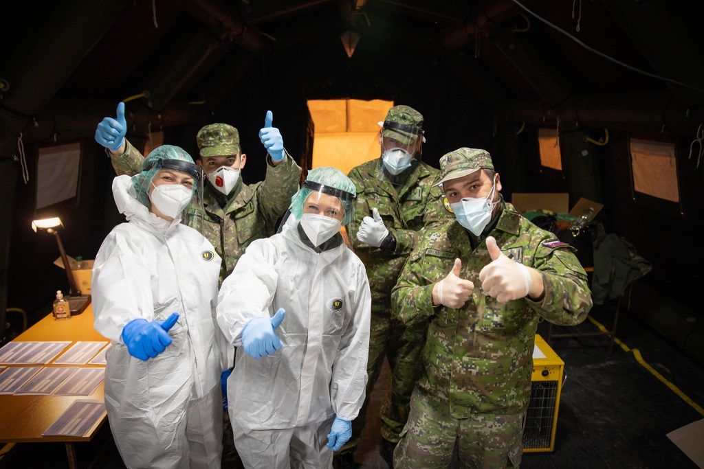 J. Naď poďakoval vojakom v Rožňave za nasadenie v boji s pandémiou