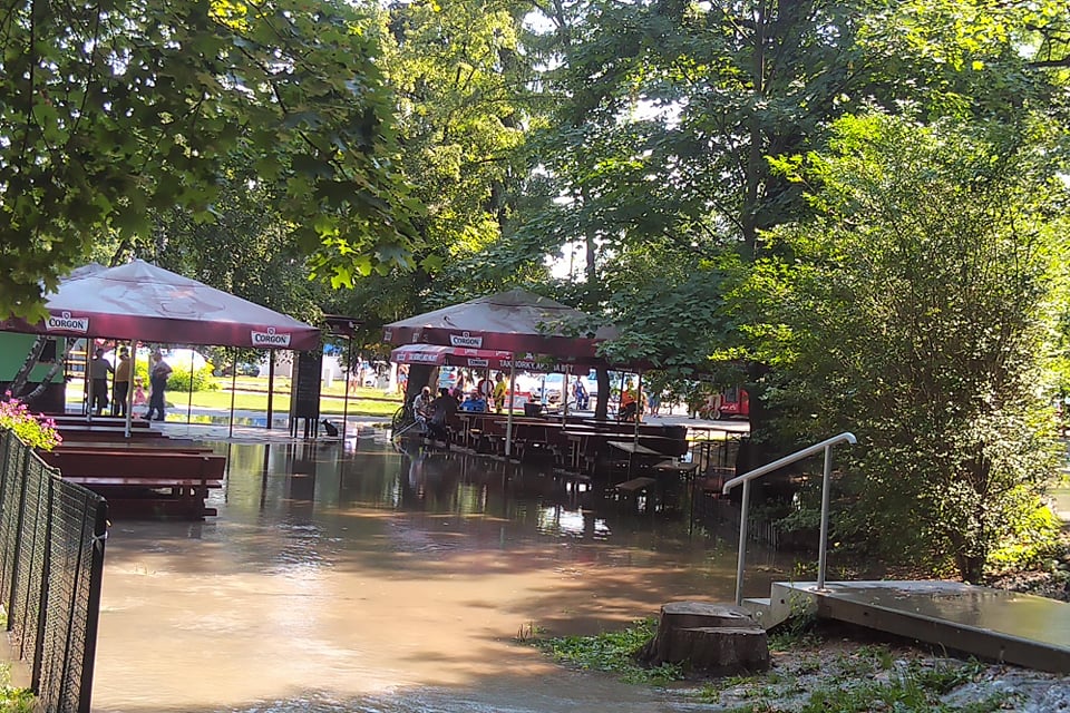 NITRA: Zaplavený park na Sihoti (video)