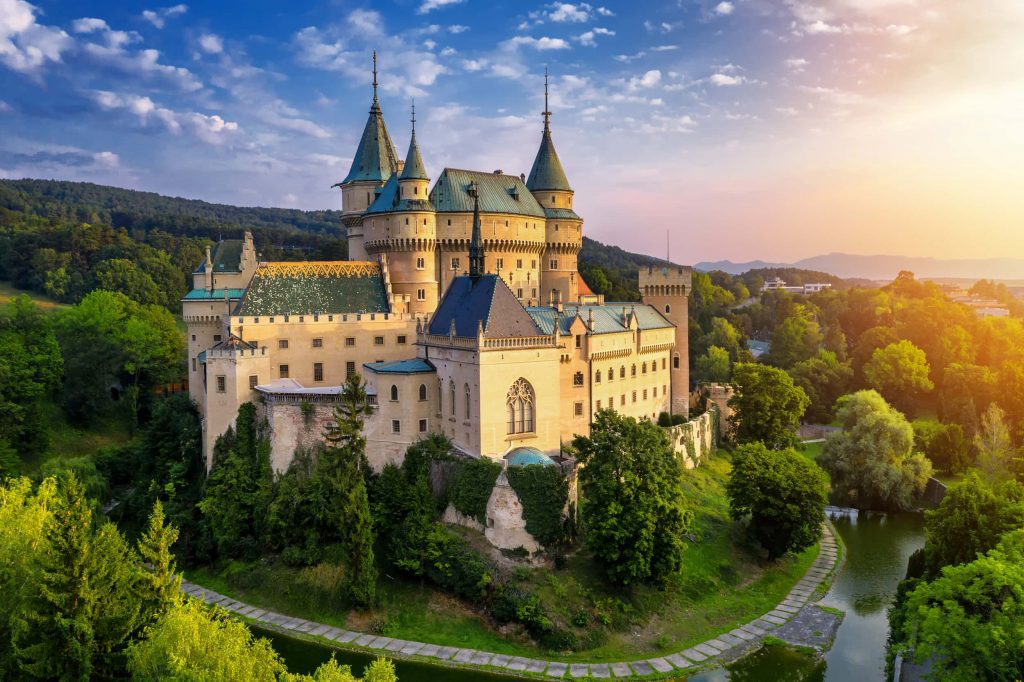 TOP hradom alebo zámkom v Trenčianskom kraji je podľa recenzií Bojnický zámok