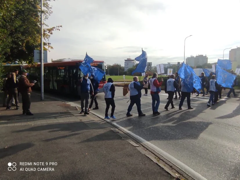 PROTEST: Dnes v NITRE štrajkujú odborári za lepšie podmienky zamestnancov (video)