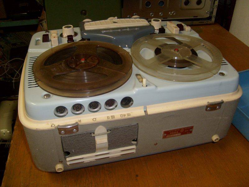 Pamätáte si ešte na gramofóny, magneťáky či walkmany? Veru, aj toto nám s poloprázdnymi obchodmi ponúkalo minulé storočie
