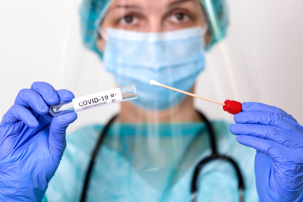Vysoké počty nakazených aj mŕtvych: Zastaví očkovanie koronavírus?