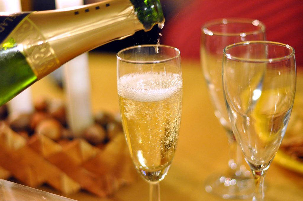 Britom môže cez sviatky chýbať šampanské pre nedostatok vodičov nákladných áut