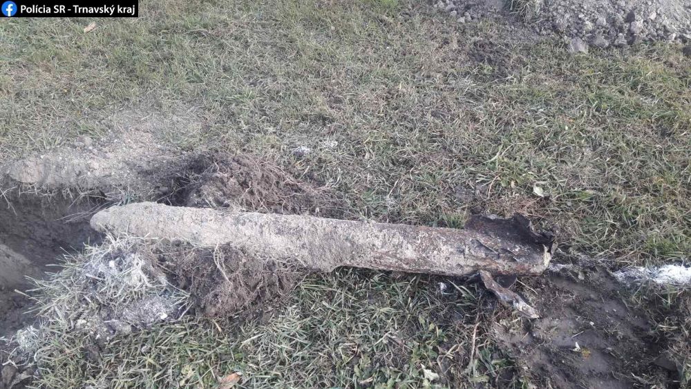 Polícia: Vo Veľkom Mederi našli raketu Kaťuša