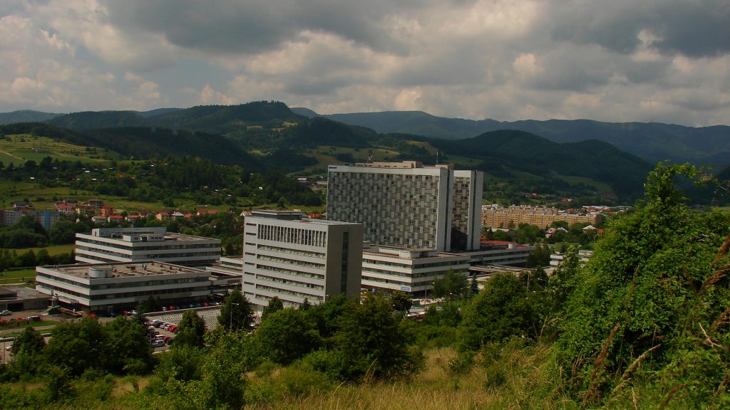 Hlas-SD kritizuje zastavenú obnovu nemocnice v B. Bystrici