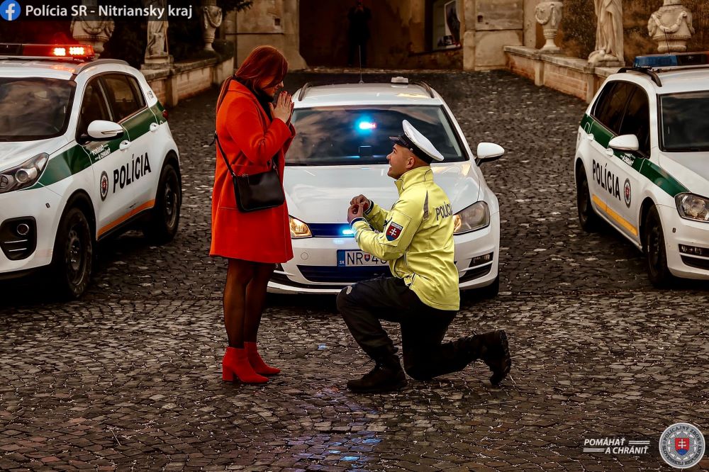 Policajné pytačky ako sa patrí! Veronike a Marošovi želáme dlhý a krásny spoločný život