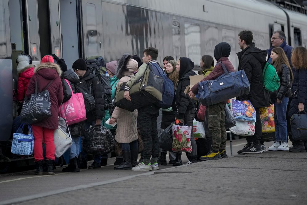 Na východnej hranici vybavili za 24 hodín 12.435 osôb, 35 požiadalo o azyl