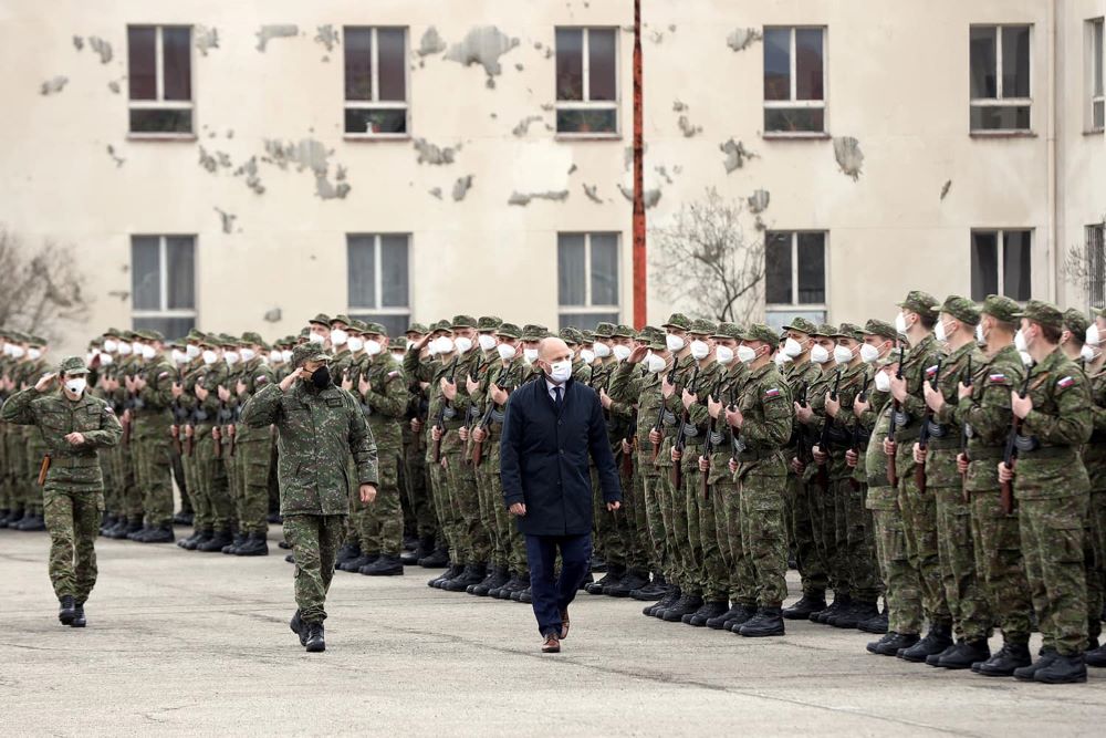 Základný vojenský výcvik ukončilo 463 čakateľov a kadetov
