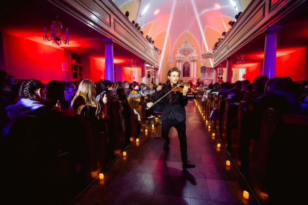Talentovaný huslista FILIP JANČÍK chystá vianočné turné: Koncert bude mať aj v NITRE