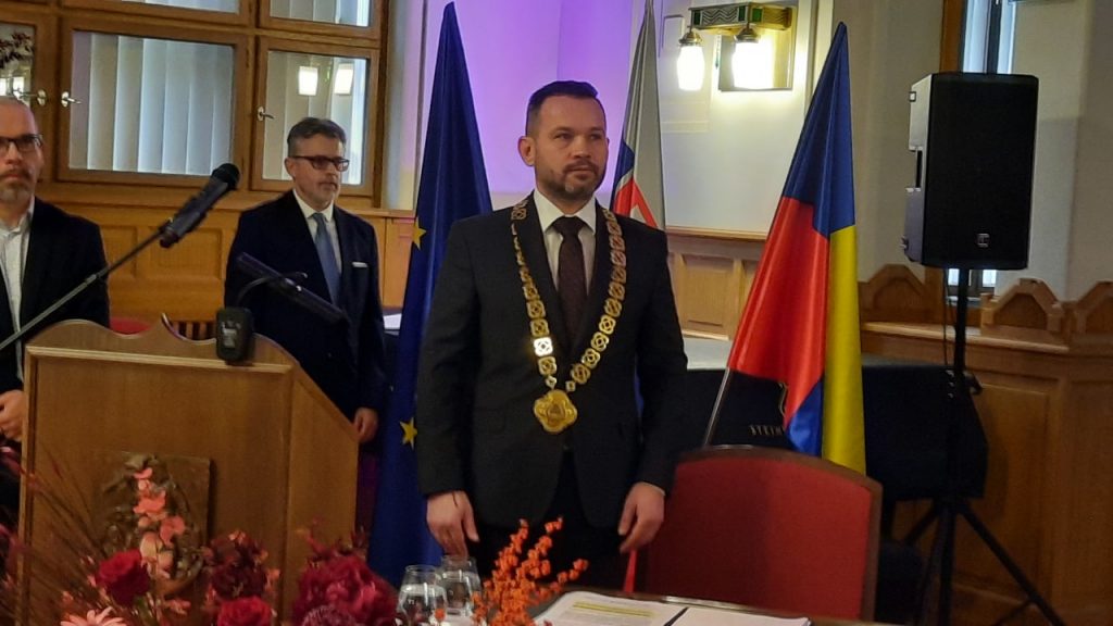 Nový nitriansky župan Branislav BECÍK: Vyzval poslancov, aby vyšli do ulíc a rozprávali sa s ľuďmi