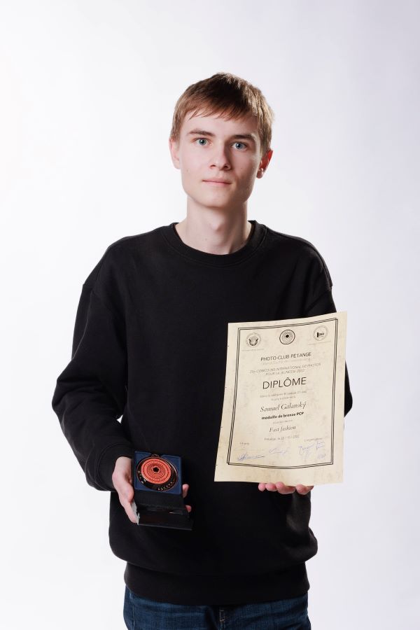 Študent z Topoľčian je druhý Slovák, ktorý získal CENU v Medzinárodnej súťaži fotografií Photo-Club PETANGE