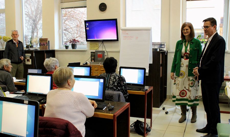 Krajská knižnica v Nitre pripravila kurzy pre seniorov. Cieľom je vylepšiť ich digitálne zručnosti