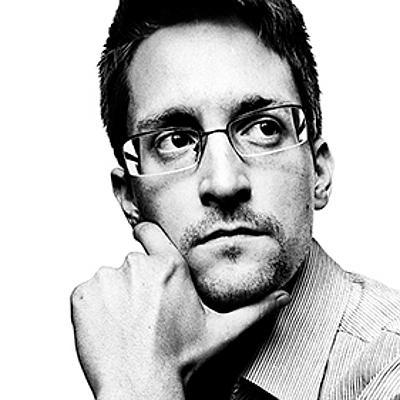 Snowden v roku 2013 zverejnil detaily prevádzkovania „globálneho programu dohľadu“ alebo „hromadného sledovania“. Stal sa z neho ruský občan
