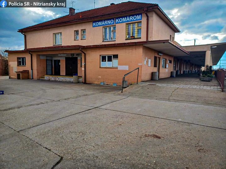 KOMÁRNO: Pokus o VRAŽDU na železničnej stanici, páchateľa už obvinili
