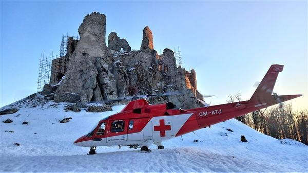 Na hrade Hrušov skolaboval muž, zasahovali leteckí záchranári