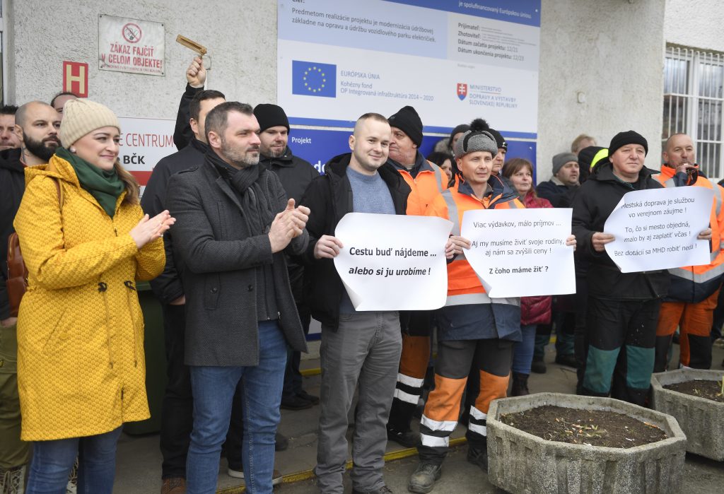 Košice: Do ostrého štrajku sa zapojili VŠETCI zamestnanci. Od polnoci bude doprava premávať