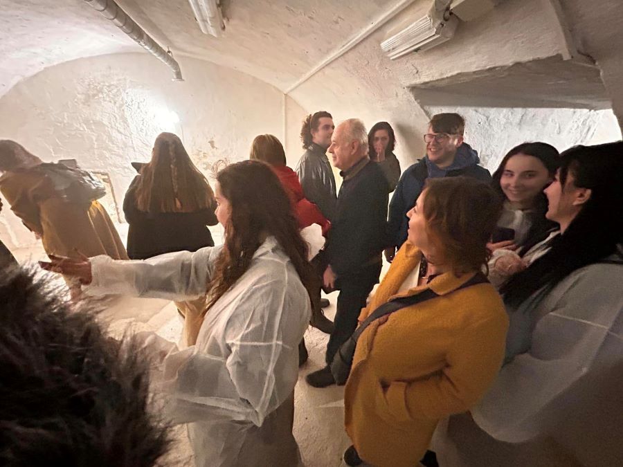 Biela na bielej: Výstava študentov Katedry výtvarnej výchovy a tvorby v Nitrianskej galérii (foto)