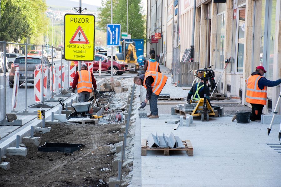 Nitra: Práce na Mostnej ulici si vyžiadajú krátke uzavretie vchodu do Ferenitky