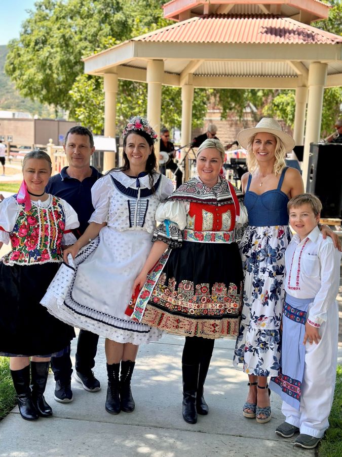 Slováci v USA si pripomenuli históriu a kultúrne dedičstvo v národných krojoch
