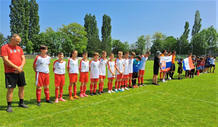 Šesť slovenských družstiev na turnaji v Bartenheime so striedavými úspechmi. Domov si ale priviezli poháre za druhé a dve tretie miesta